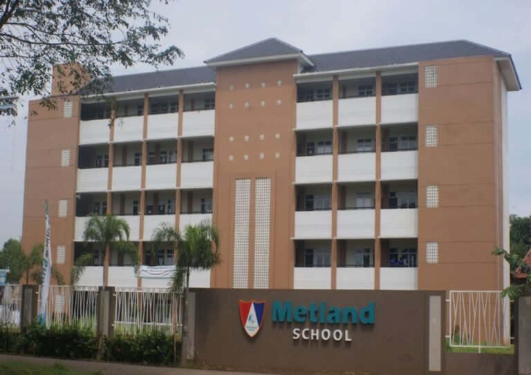 Gedung Sekolah Metland Transyogi